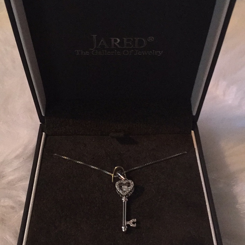 Jared key heart necklace